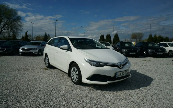 Toyota Auris cena 43900 przebieg: 174967, rok produkcji 2017 z Kołobrzeg małe 529